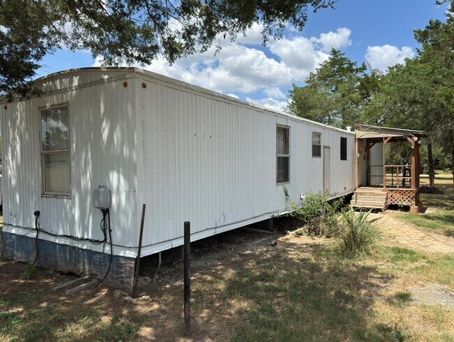 Foto del edificio - 301 Whitetail Ln
