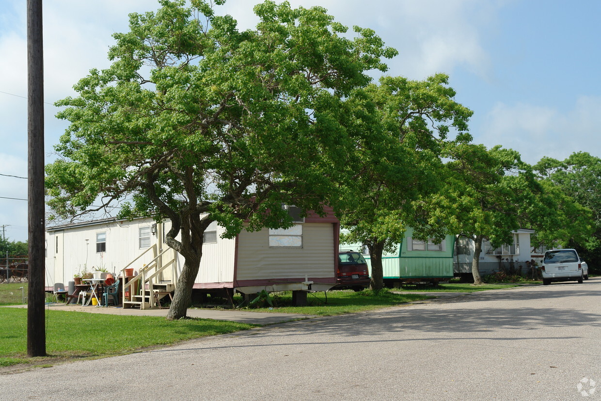 Foto del edificio - Brazos Mobile Home Port