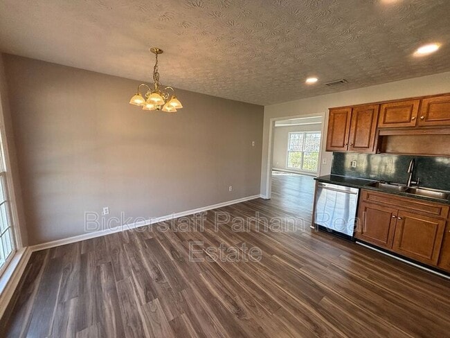 Building Photo - 9 Honeysuckle Way