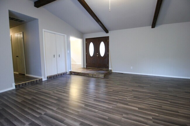 Foto del edificio - Move in ready! 3 bedrooms and 2 baths