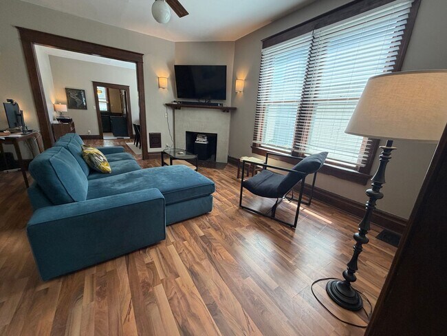 Foto del edificio - Newly Renovated 3 Bedroom, 2 Bathroom in the Heart of West Central
