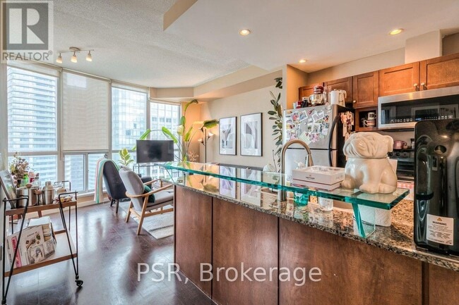 Building Photo - 208 Queens Quay W