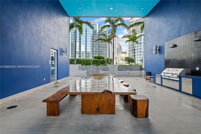 Foto del edificio - 1300 Brickell Bay Dr