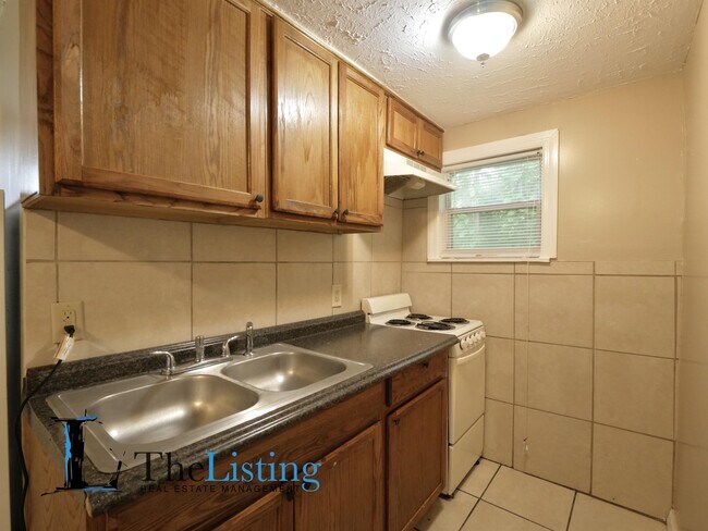 Building Photo - 2735 Bungalow Blvd