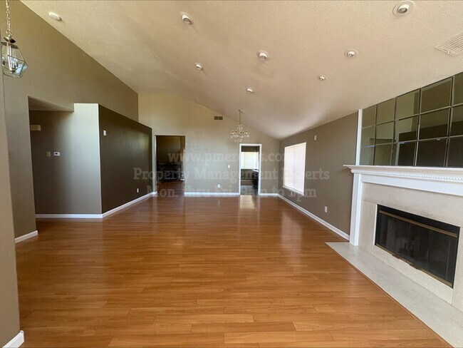 Foto del edificio - 795 Long Barn Dr