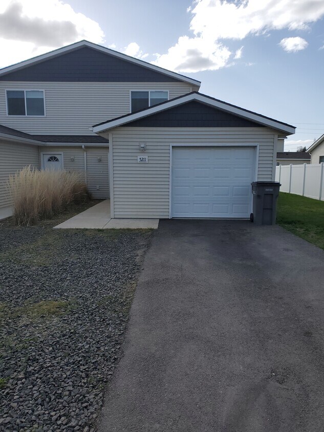 Foto principal - 5209 E Upriver Dr