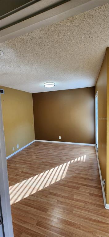 Foto del edificio - 223 Crown Oaks Way