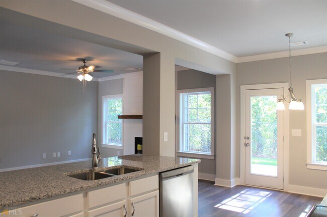 Building Photo - 225 Melba Ln