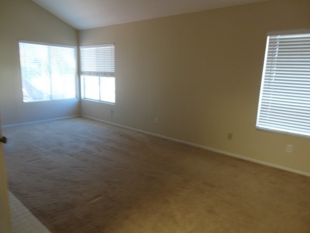 Building Photo - 3 bed/2.5 Bath Home in Oceanside!