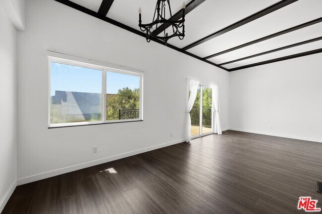 Foto del edificio - 1915 Apex Ave