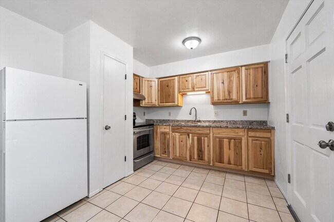 Building Photo - 3010 N Sparkman Blvd