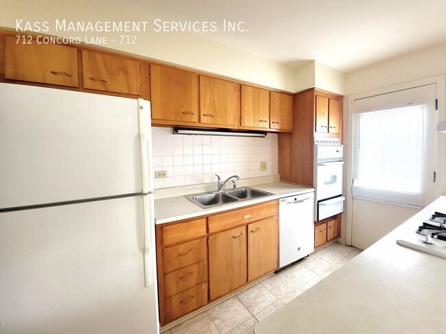 Foto del edificio - 712 Concord Ln