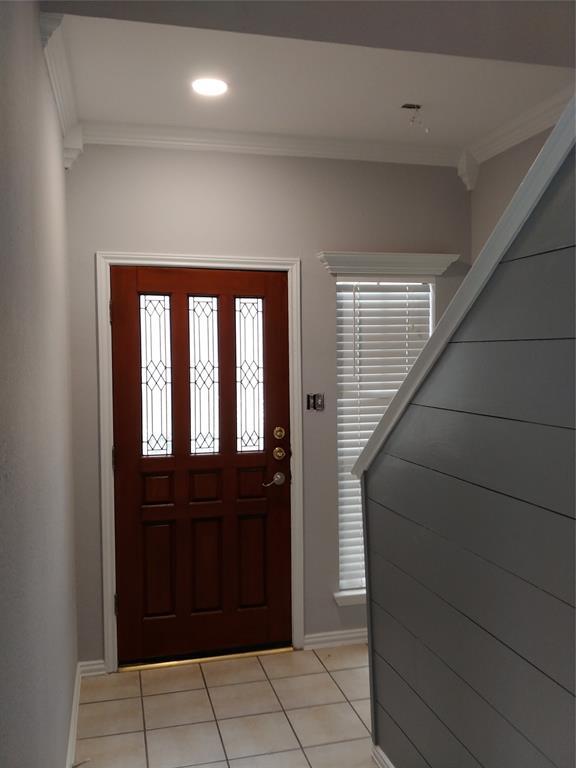 Building Photo - 2229 Greenview Dr