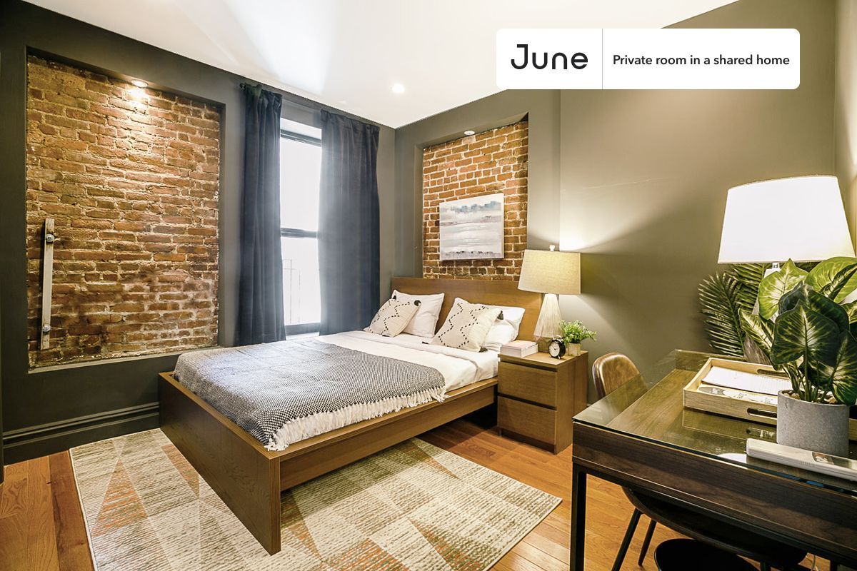 Foto principal - Room in Shared 3 bed/2 bath home