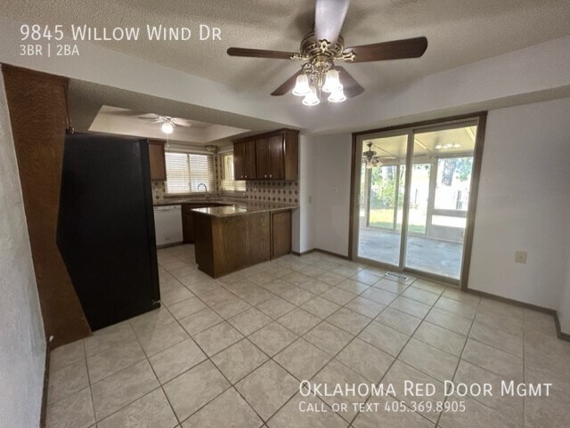 Foto del edificio - 9845 Willow Wind Dr