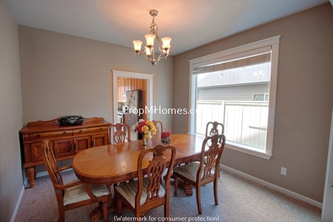 Foto del edificio - Beautiful Five Bedroom Craftsman Style Home in Molalla!