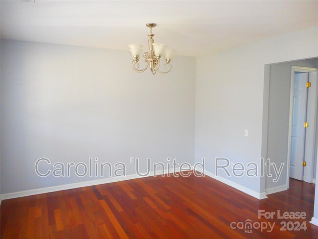 Building Photo - 9205 Bellegarde Dr