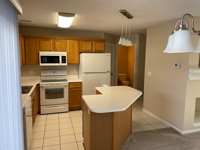 Foto del edificio - 811 Burr Oaks Dr