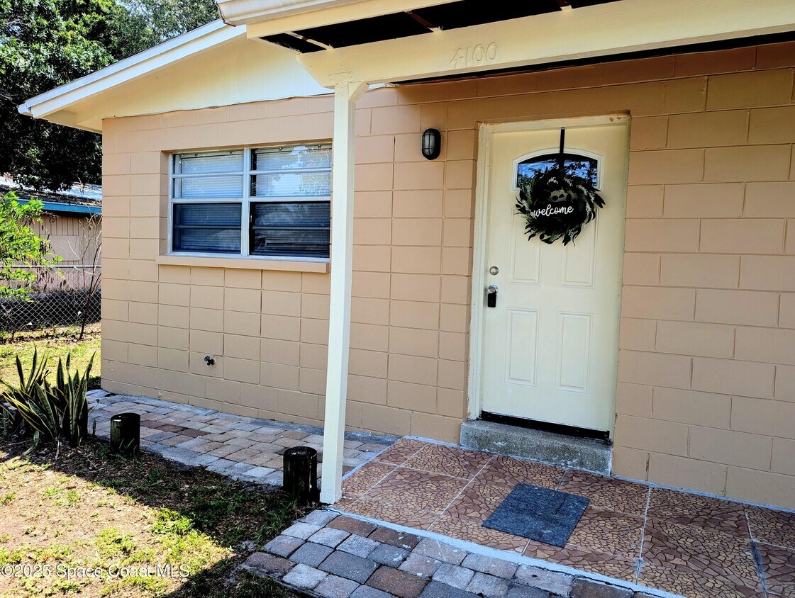 Foto principal - 4100 Edwards St