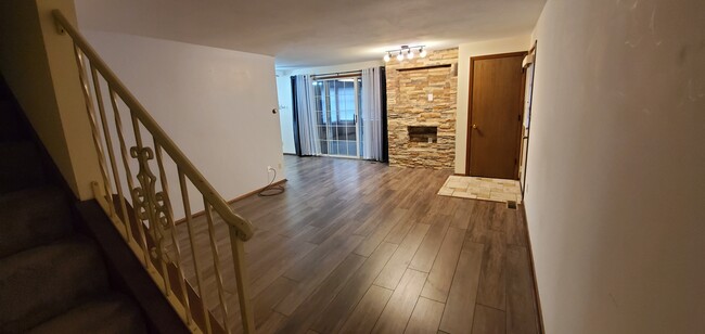 Building Photo - 3762 Mount Vernon Plz