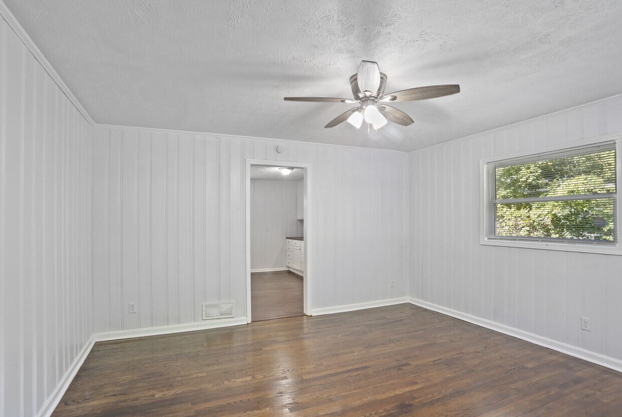 Primary Photo - 4854 Flat Shoals Rd