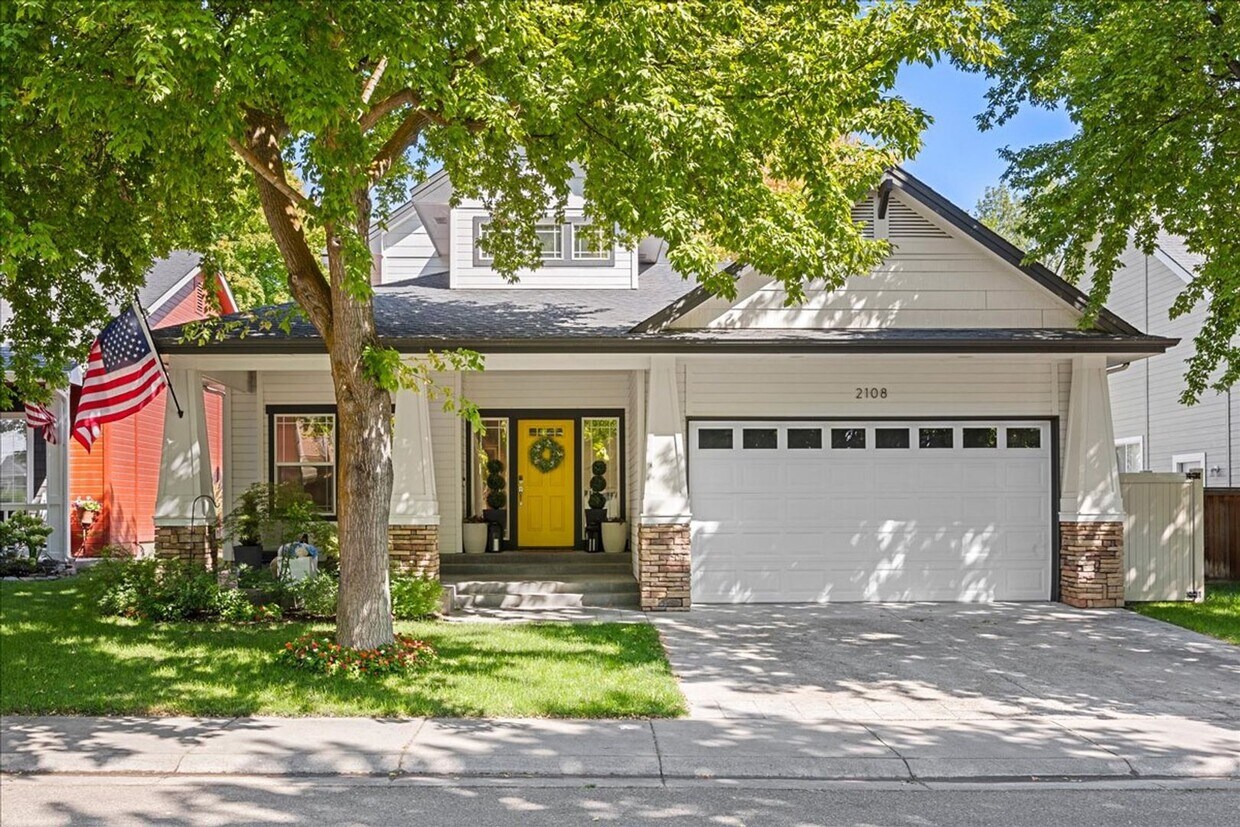 Primary Photo - Beautiful 3 bed 2.5 bath home