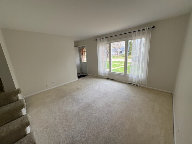 Building Photo - 356 2nd Ct