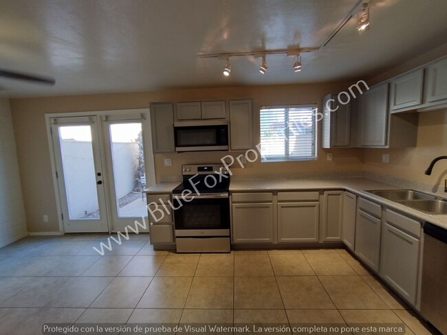 Foto del edificio - Two Story Townhome, 3 Bed and 1 1/2 Bath