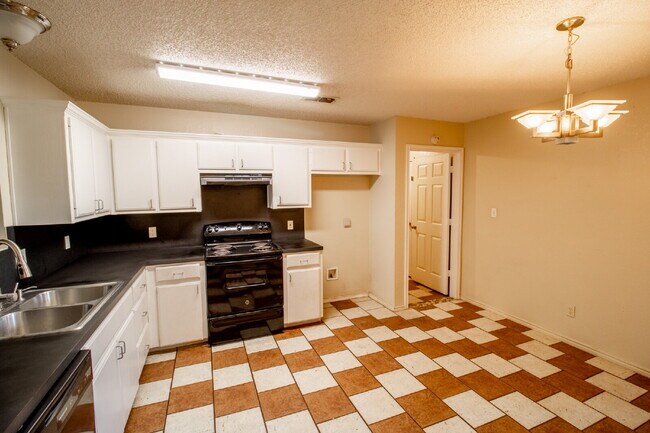 Foto del edificio - "Charming 3-Bed, 2-Bath Home in Lubbock