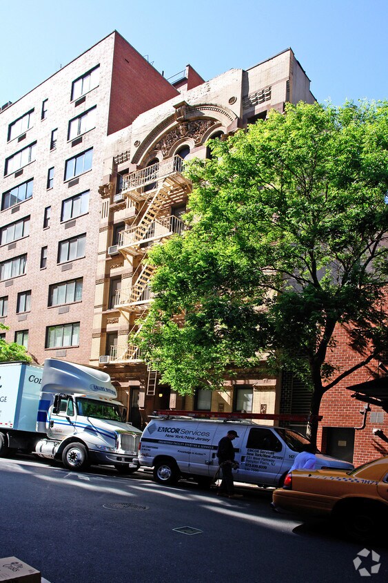Building Photo - 258-260 W 17th St