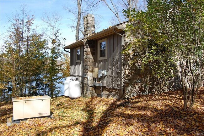 Building Photo - 4825 E Lake Rd