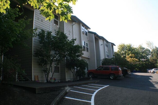 Building Photo - 4038 SW Beaverton Hillsdale Hwy
