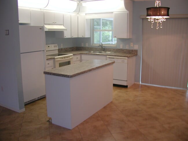 Building Photo - 2643 Atwater Dr