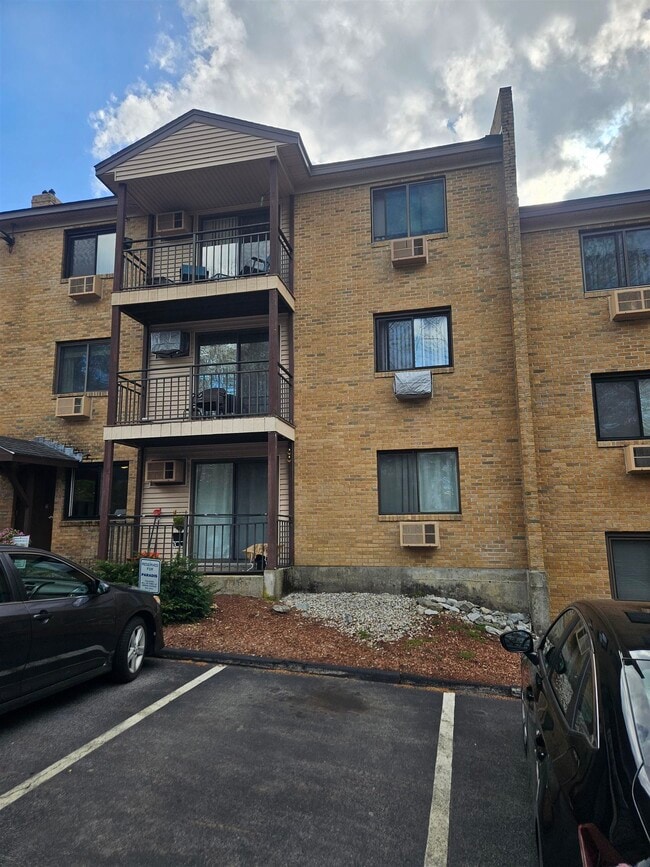 Building Photo - 23 Country Club Dr