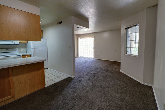 Building Photo - 1273 Riverside Ave #11