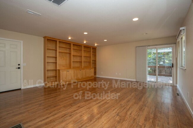 Building Photo - 3611 Kenyon Ln