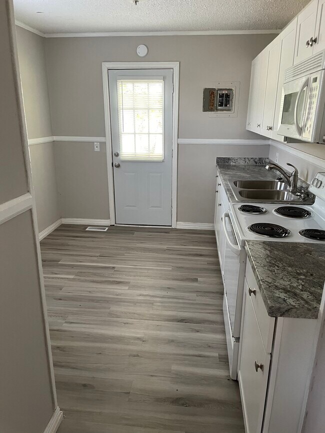 Building Photo - 2509 White Oak Ave