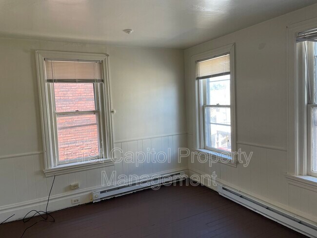 Building Photo - 362 Locust St