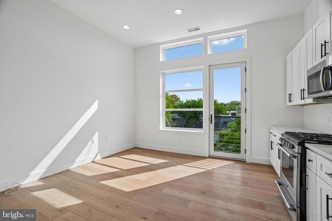 Foto del edificio - 4308 Georgia Ave NW