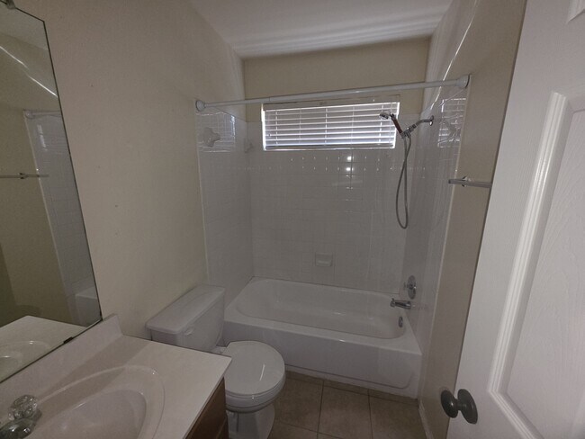 Building Photo - 2302 Griffin Dr