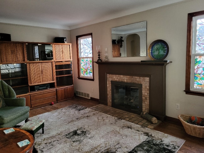 Building Photo - 15131 Crescentwood Ave