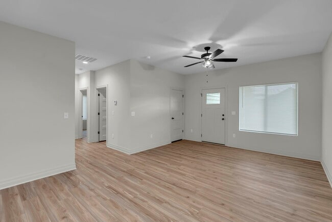 Foto del edificio - 1819 Liam Ct