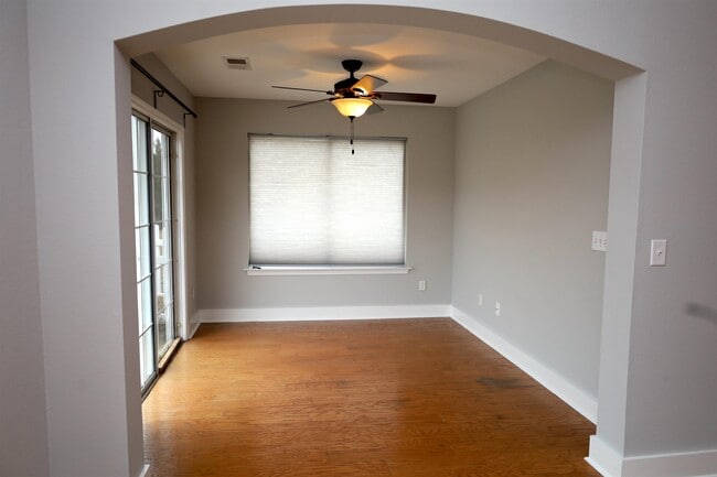 Building Photo - 698 Pepperbush Dr