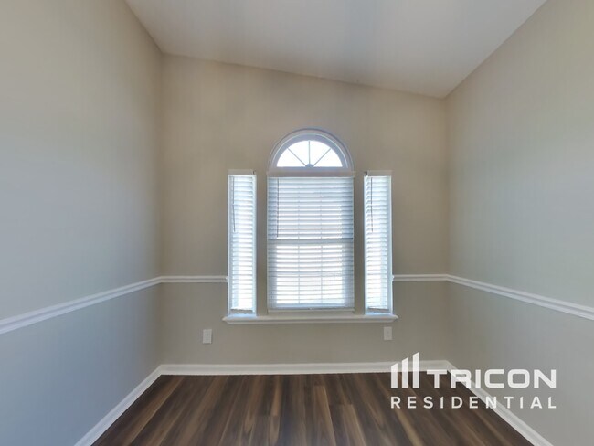 Foto del edificio - 8738 Falcon Trace Dr N