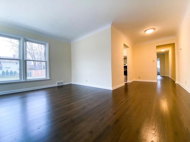 Building Photo - 1919 E 38th St