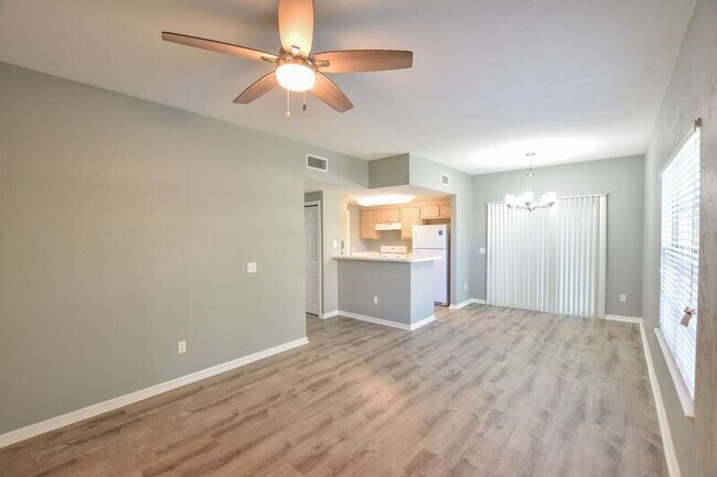 Building Photo - Beautiful 2 Bedroom Apartment