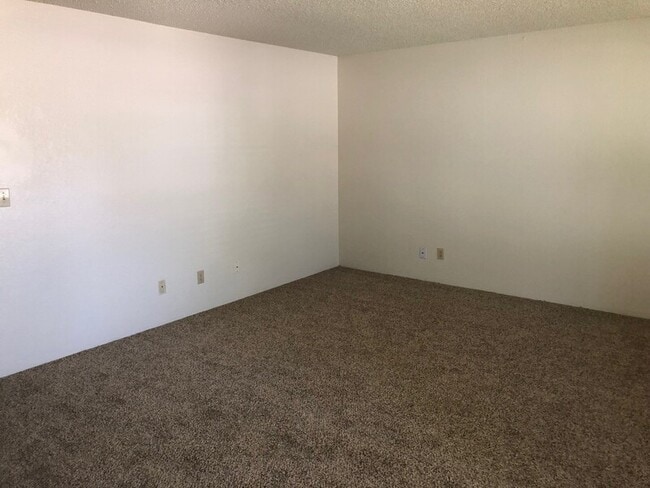 Building Photo - 4971 Chukar Dr