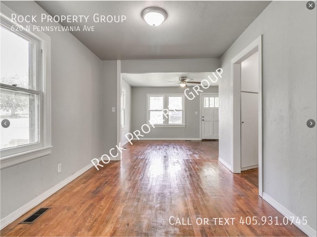 Foto del edificio - Updated Three Bedroom Home with Large Yard