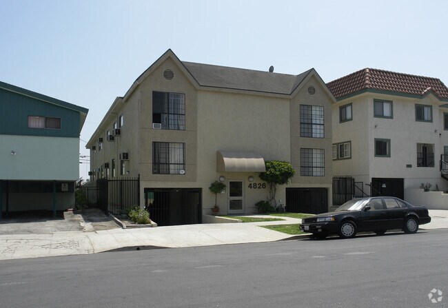 Building Photo - 4826 Rosewood Ave