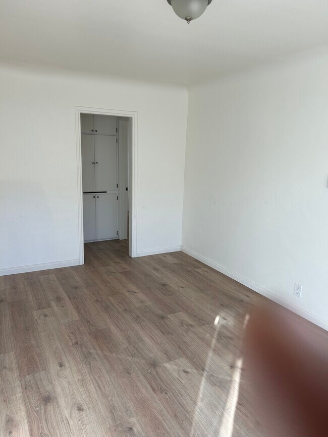 SALA DE ESTAR - 422 W Laurel St